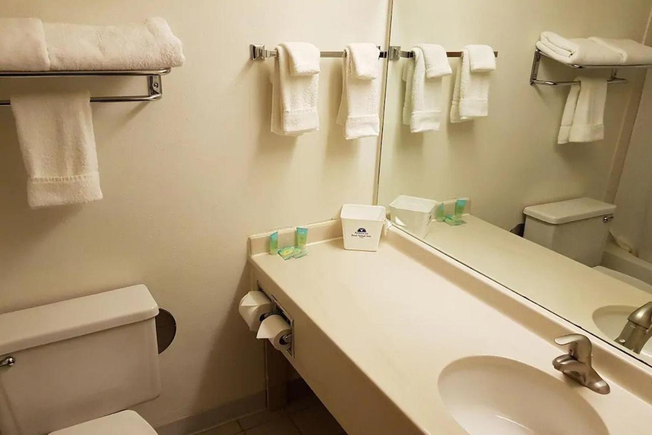 Deluxe Queen Room with Two Queen Beds Non-Smoking